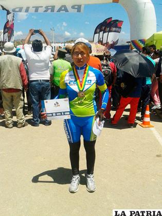 Gloria Checa cosechó dos de oro en el ciclismo