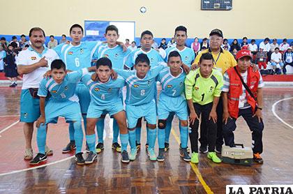 El equipo de fútbol de salón del colegio Ignacio León