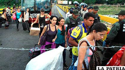 Venezuela cerró  el paso fronterizo con Colombia y expulsó a cientos de personas en agosto /noticiaaldia.com