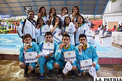 Los nadadores orureños que lograron medallas en los juegos