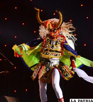 La figura del diablo visitó el festival