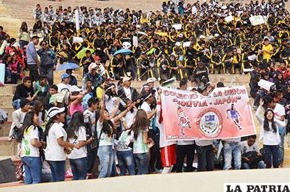 Alegría en estudiantes del colegio de la Unión Bolivia - Japón