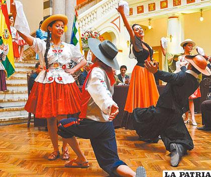 La cueca se baila diferente en cada región de Bolivia /LA RAZ?N