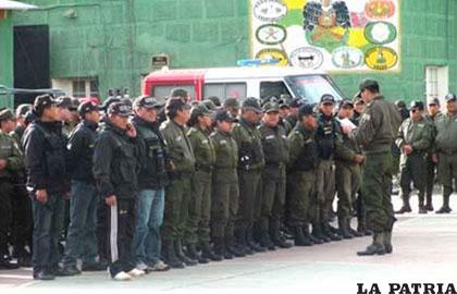 Personal policial durante una formación del Chachapuma /Archivo