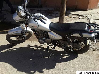 Una de las motocicletas que está reportada como robada