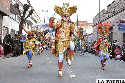 Entrada VISO 2016 mostró colorido del folklore boliviano