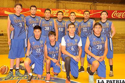 Carl A-Z marcha por el camino ascendente