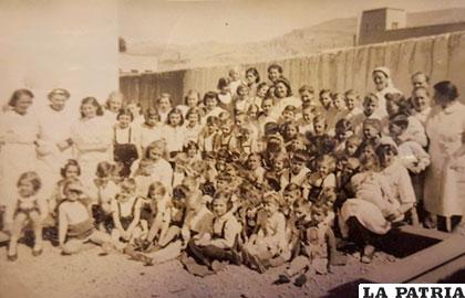Esta es la foto de los niños judíos del Kindergarten de Miraflores /ARCHIVO DE COMIBOL