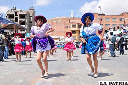 Energía de las bailarinas del salay del Liceo Oruro turno tarde