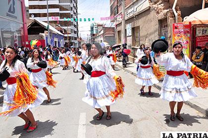 Picaresca participación de la saya del colegio Ayacucho
