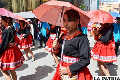 Bella kallawaya del colegio Oruro Ottawa