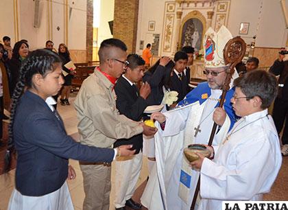 Monseñor Cristóbal Bialasik bendijo el trabajo de los representantes estudiantiles