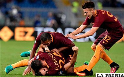 Euforia de los romanos tras el gol de Manolas en la victoria sobre Inter 2-1