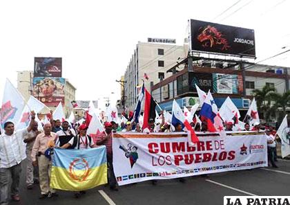 Se gastó más de medio millón de bolivianos en viaje de 68 dirigentes a cumbre en Panamá el 2015 /resumenlatinoamericano.org