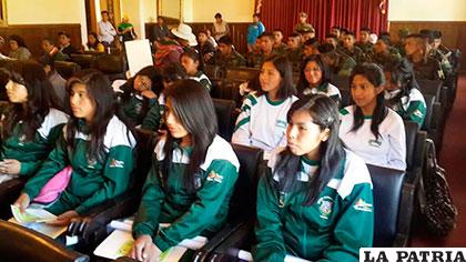 Estudiantes, organizaciones juveniles y conscriptos militares recibieron información de la Ley 342 de la Juventud