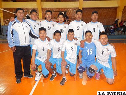 El equipo de voleibol del colegio Simón Bolívar