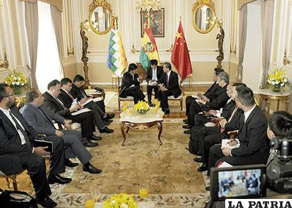 Canciller chino y su comitiva visitó al Presidente en Palacio de Gobierno /ABI