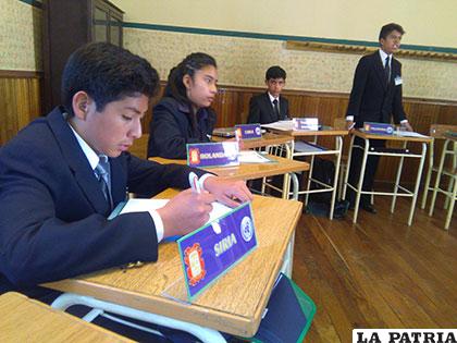 Estudiantes participan del Papmun en Oruro