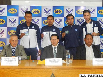 Durante la presentación de la tarjeta de débito del Banco Bisa