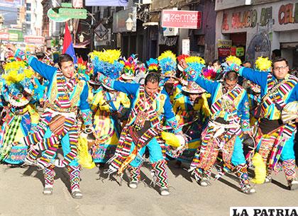 Universitarios ocuparán las calles con danzas del folklore nacional /Archivo