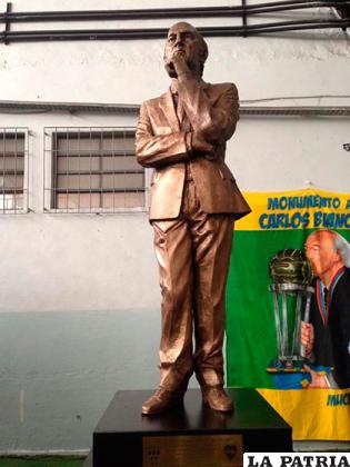 La estatua de Bianchi /infobae.com