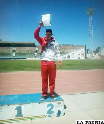 Eddy Quispe, plata en salto alto