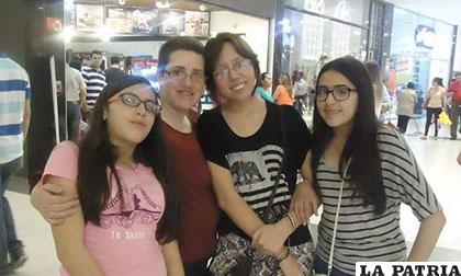 Con sus hijas Natalia, Elena y Leticia