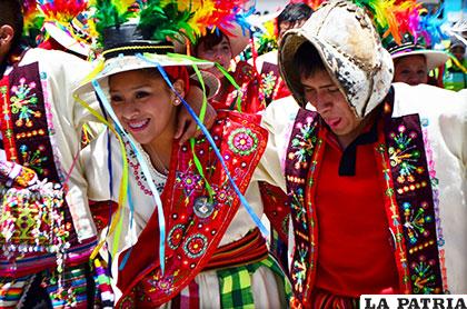 Alegría en los Tinkus Kateros de la Udabol