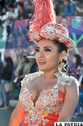 Hermosa figura de la morenada de Medicina