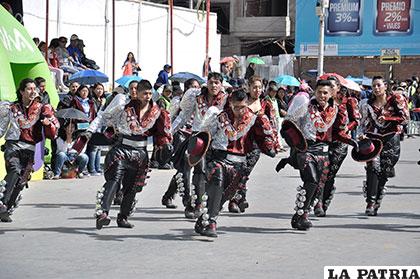 Alegres caporales de Arquitectura