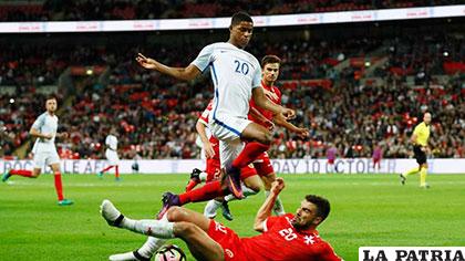 Inglaterra no tuvo problemas para superar 2-0 a Malta