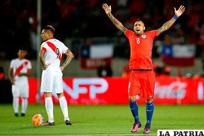 Vidal anotó los dos goles para la victoria de Chile /elpais.cr