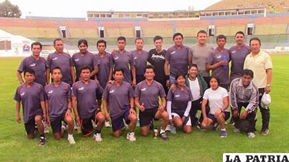 Integrantes del Colegio de Árbitros de Fútbol Oruro