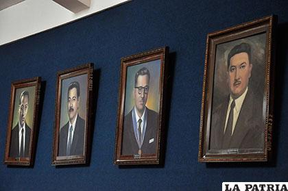 Retratos de rectores de la UTO son exhibidos de forma permanente en el Consejo Universitario
