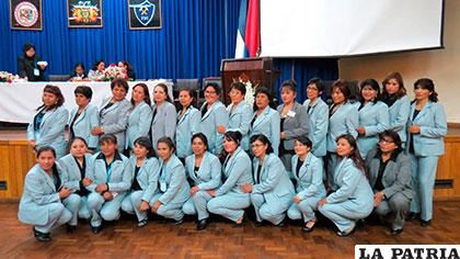 Enfermeras de la Caja Nacional de Salud, forman parte del Congreso /CNS