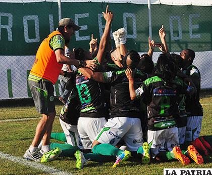 Los jugadores de Petrolero decididos a vencer como locales /APG