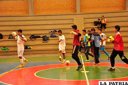 El entrenamiento de la preselección orureña se cumple a mediodía