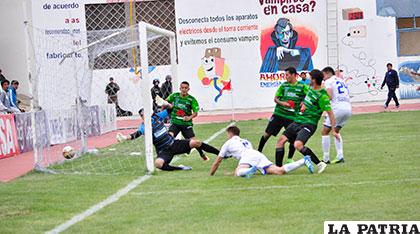 Victoriano Frágola en el 54, marcó de cabeza el segundo gol de los 