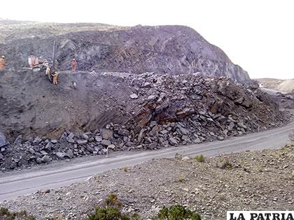Voladura de roca en la doble vía Caracollo-Confital podría terminar pronto /ABC