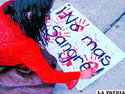 Mujeres expresan su rechazo a los feminicidios /ELPOTOSI.NET