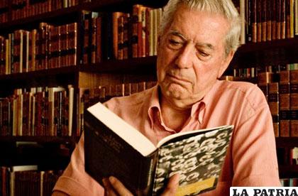 El escritor Mario Vargas Llosa se refiere a la literatura, su 