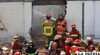 Los bomberos voluntarios en Perú trabajan sin recibir un sueldo /cdne.ojo.pe