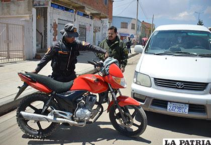 El guardia de seguridad que vulneró una elemental norma de tránsito 