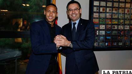 Neymar bastante emocionado luego de renovar su contrato
