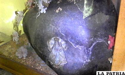 La imagen de la Virgen está sellada en la roca símbolo de la fe de los lugareños