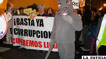 Funcionarios corruptos no podrán ejercer cargos públicos en Perú