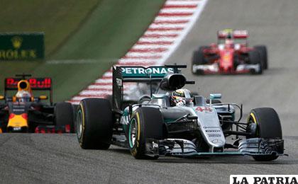 Lewis Hamilton en plena competencia en el Gran Premio de Estados Unidos