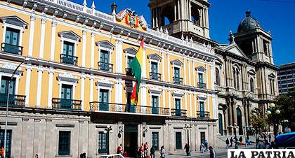 Corrió una falsa alarma de la existencia de una bomba en Palacio Quemado /boliviaentusmanos.com