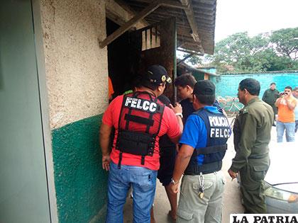 El sujeto es llevado a celdas policiales