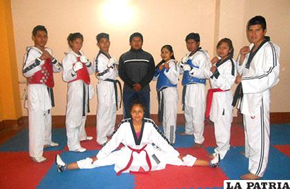 Deportistas orureños con el grado de cinturón negro